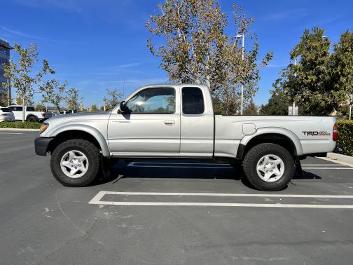 Photo 2 of 21 of 2003 Toyota Tacoma PreRunner Xtracab
