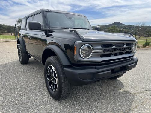 Black 2022 Ford Bronco Base