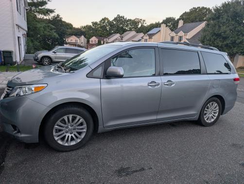 2013 Toyota Sienna XLE