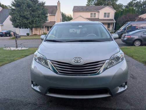 2013 Toyota Sienna XLE