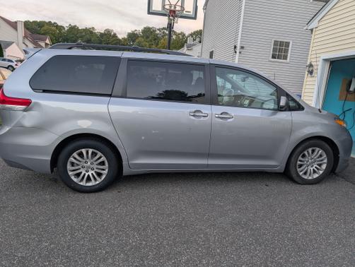 2013 Toyota Sienna XLE