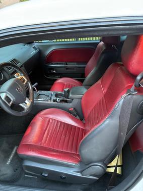 White 2014 Dodge Challenger SXT