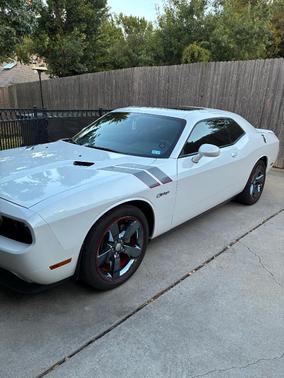 White 2014 Dodge Challenger SXT