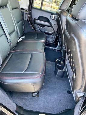 Photo 5 of 12 of 2019 Jeep Wrangler Unlimited Rubicon