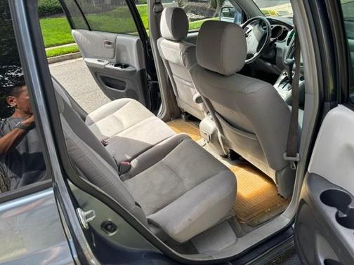Blue 2005 Toyota Highlander Base