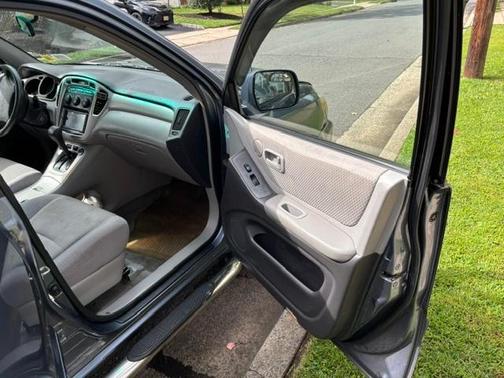 Blue 2005 Toyota Highlander Base