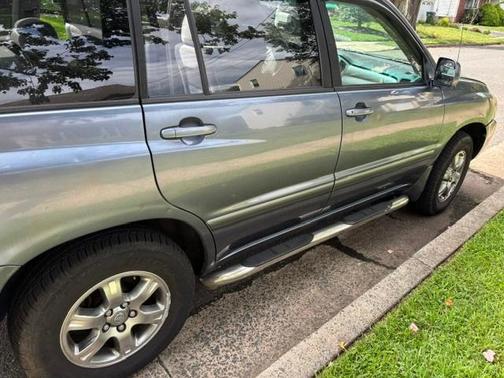 Blue 2005 Toyota Highlander Base