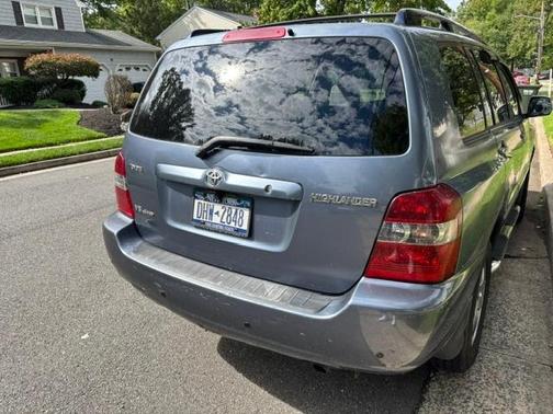 Blue 2005 Toyota Highlander Base