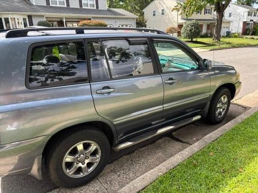 Blue 2005 Toyota Highlander Base