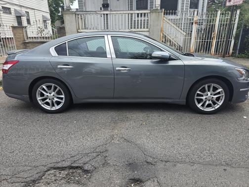 Green 2009 Nissan Maxima 3.5 SV