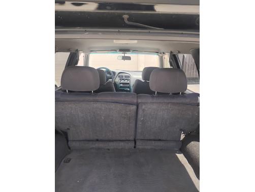 Black 2000 Nissan Pathfinder LE
