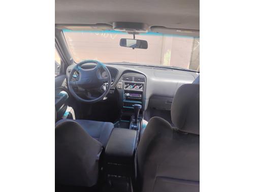 Black 2000 Nissan Pathfinder LE