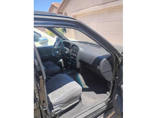 Black 2000 Nissan Pathfinder LE