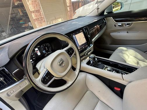 White 2018 Volvo S90 T5 Momentum