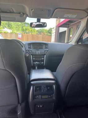 Silver 2019 Nissan Pathfinder SV