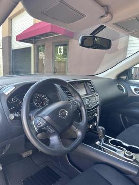 Silver 2019 Nissan Pathfinder SV