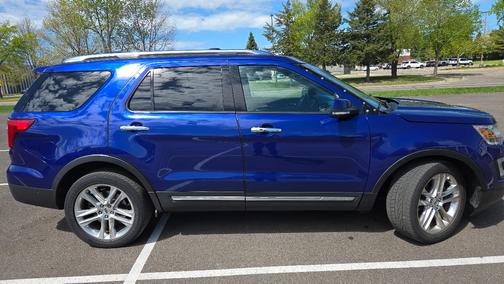 Blue 2016 Ford Explorer Limited
