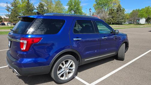 Blue 2016 Ford Explorer Limited