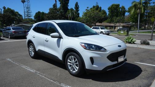 White 2021 Ford Escape SE Hybrid
