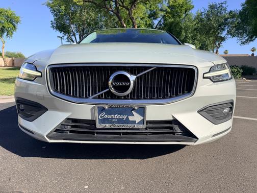 Black 2021 Volvo S60 T5 Momentum
