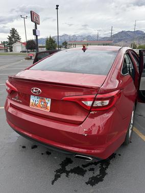 Red 2017 Hyundai SONATA SE