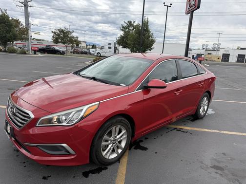 Red 2017 Hyundai SONATA SE