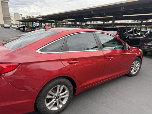 Red 2017 Hyundai SONATA SE