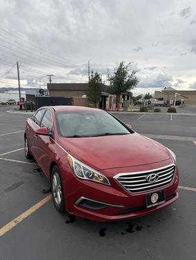 Red 2017 Hyundai SONATA SE
