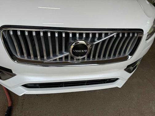 White 2024 Volvo XC90 B6 Plus Bright Theme 7 Passenger