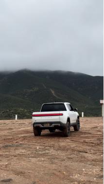 2023 Rivian R1T Adventure Quad-Motor Large Package