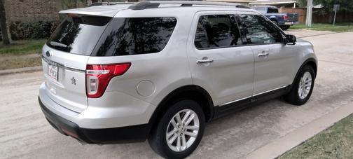 Silver 2015 Ford Explorer XLT