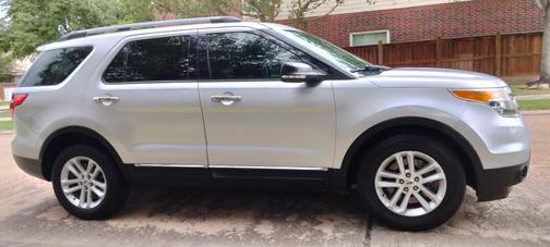 Silver 2015 Ford Explorer XLT