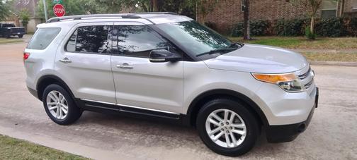 Silver 2015 Ford Explorer XLT
