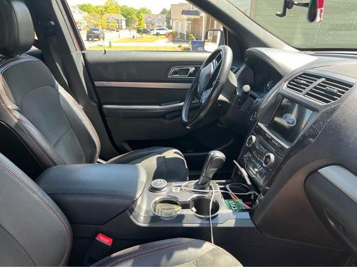Red 2018 Ford Explorer XLT