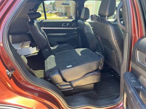 Red 2018 Ford Explorer XLT