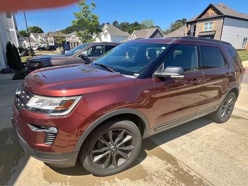 Red 2018 Ford Explorer XLT