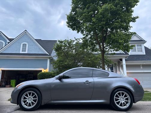 Gray 2012 INFINITI G37 x
