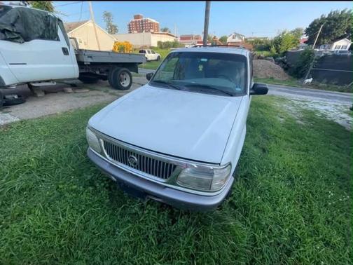 White 1997 Mercury Mountaineer Base