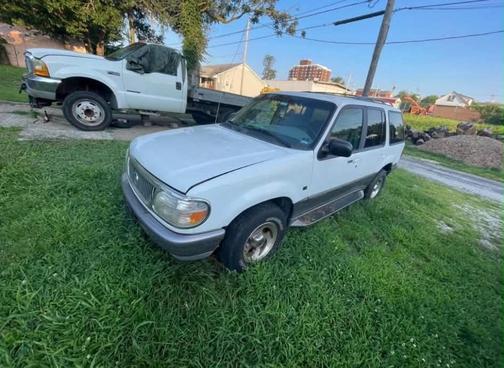 White 1997 Mercury Mountaineer Base