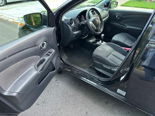 Black 2016 Nissan Versa 1.6 S