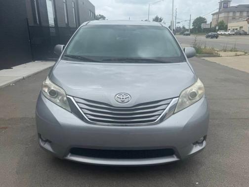 Silver 2015 Toyota Sienna XLE Premium
