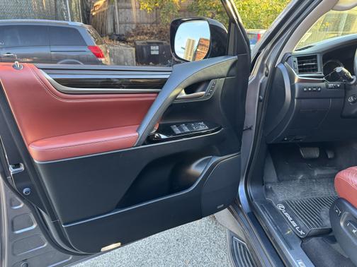 2019 Lexus LX 570 Three-Row