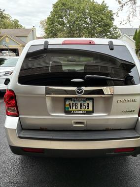 Gray 2011 Mazda Tribute i Sport