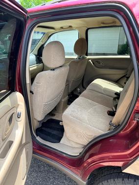 Red 2004 Mazda Tribute LX V6