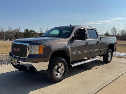 2007 GMC Sierra 2500 SLT H/D Crew Cab