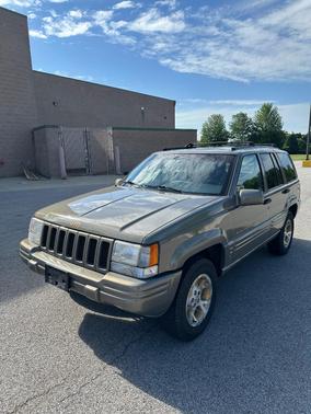 Gold 1998 Jeep Grand Cherokee Limited 4WD