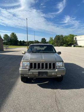 Gold 1998 Jeep Grand Cherokee Limited 4WD