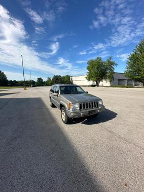 Gold 1998 Jeep Grand Cherokee Limited 4WD