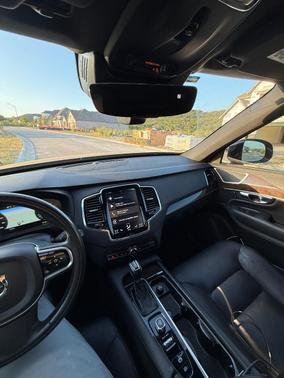 Black 2018 Volvo XC90 T6 Momentum