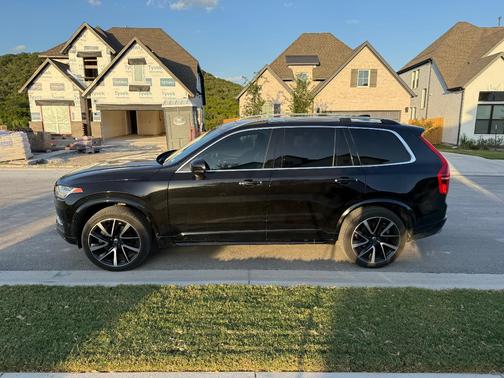 Black 2018 Volvo XC90 T6 Momentum